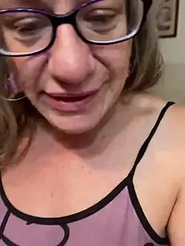 TrenaAnne on StripChat