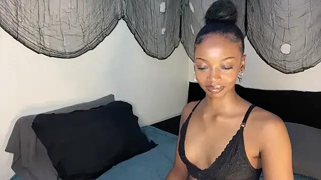 Trixie_luv1 on StripChat