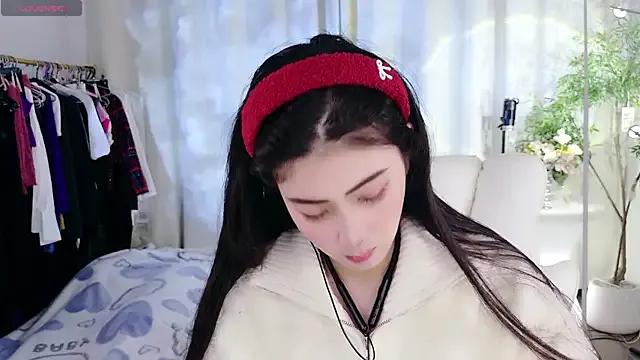 yangyang-777 on StripChat