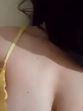 yaraa49 on StripChat 