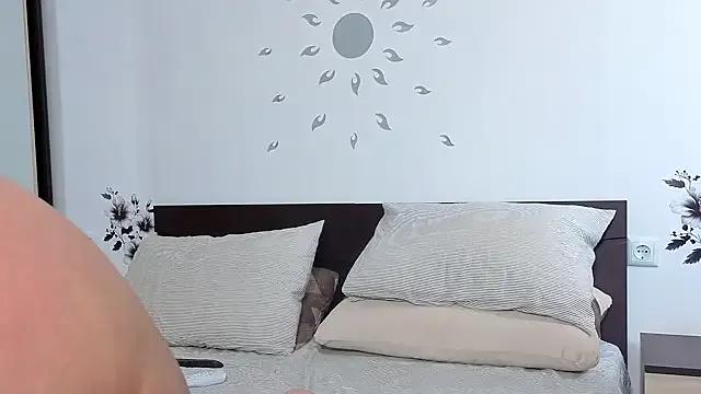 Young_Strawberryy on StripChat