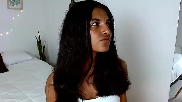 YuliethPetite on StripChat