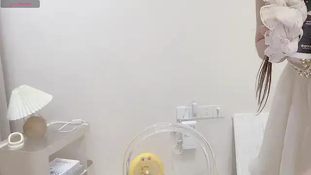 Yuuuuuly on StripChat