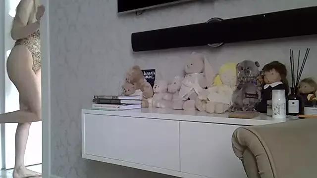 ZarinaSwift on StripChat